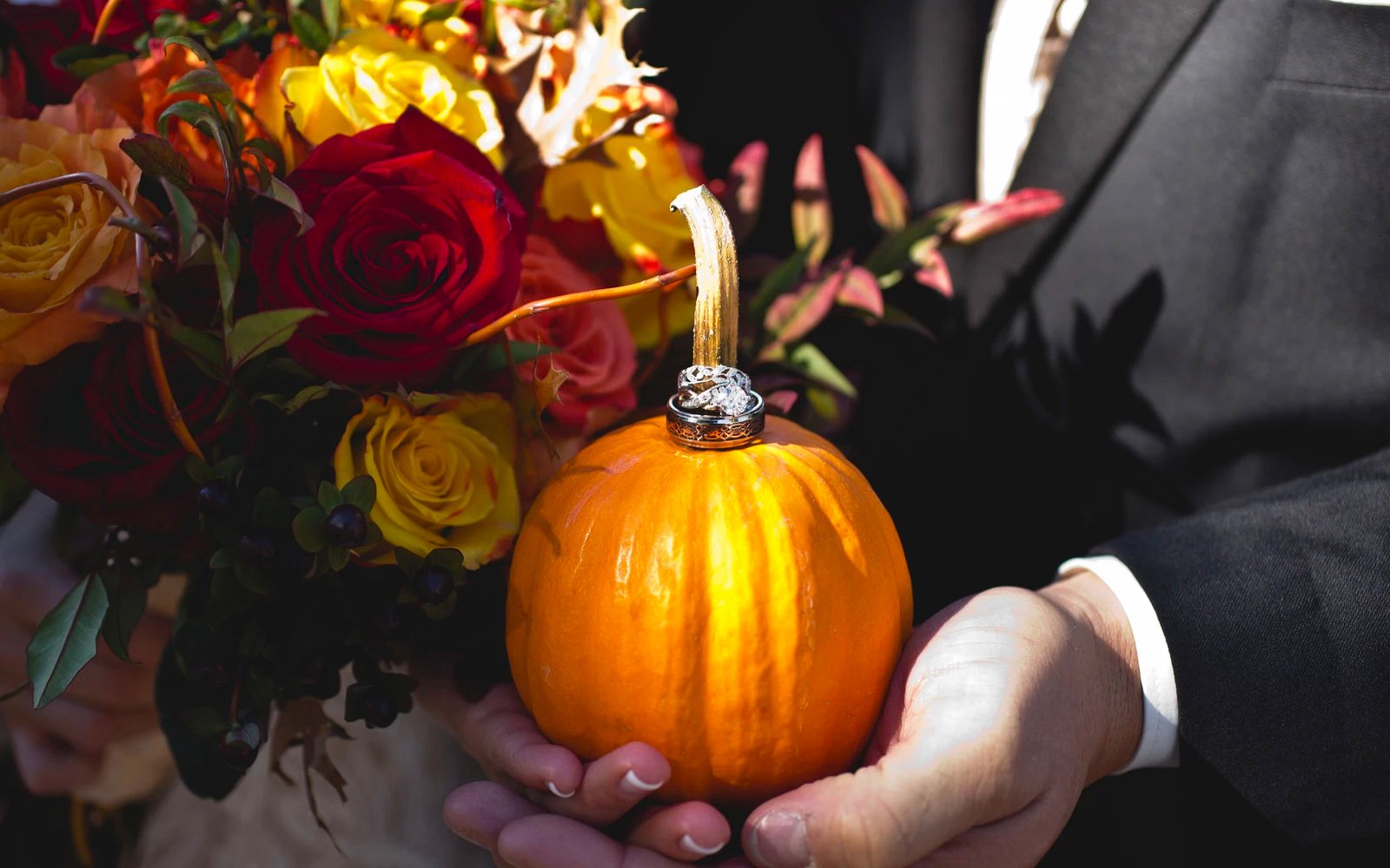 The Pros & Cons Of A Thanksgiving Weekend Wedding